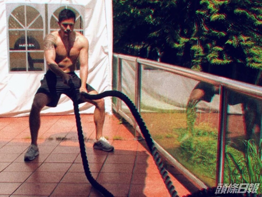 屋企特設一個健身房。